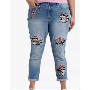 Hot Topic Raccoons & Cherry Blossoms Embroidered Mom Jeans Plus Size 18